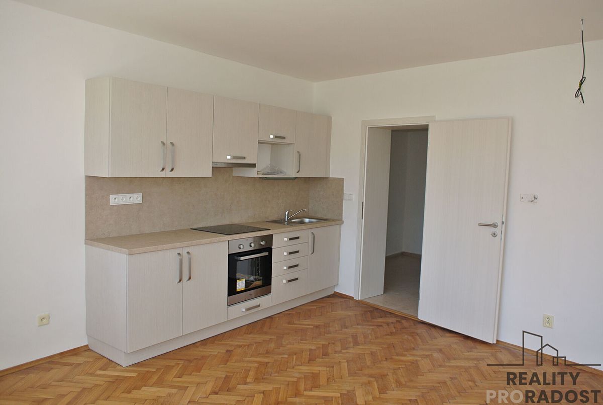 Pronájem bytu 2+kk 56 m² – fotografie 3