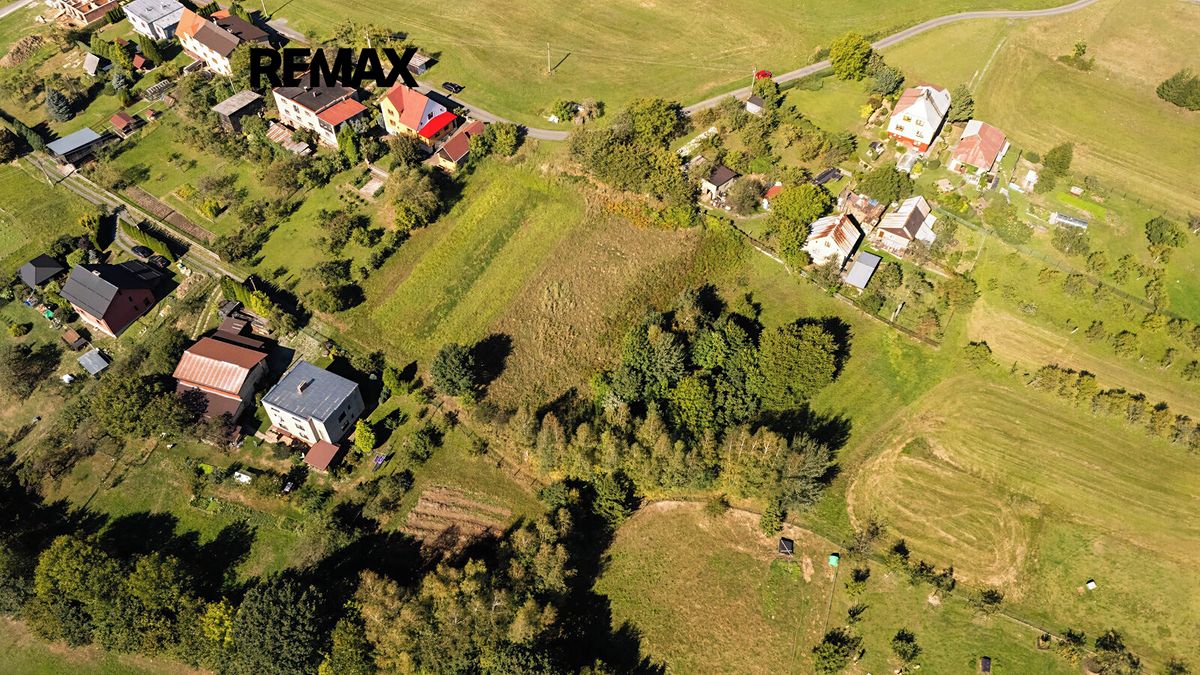 Prodej stavebního pozemku 865 m² – fotografie 2