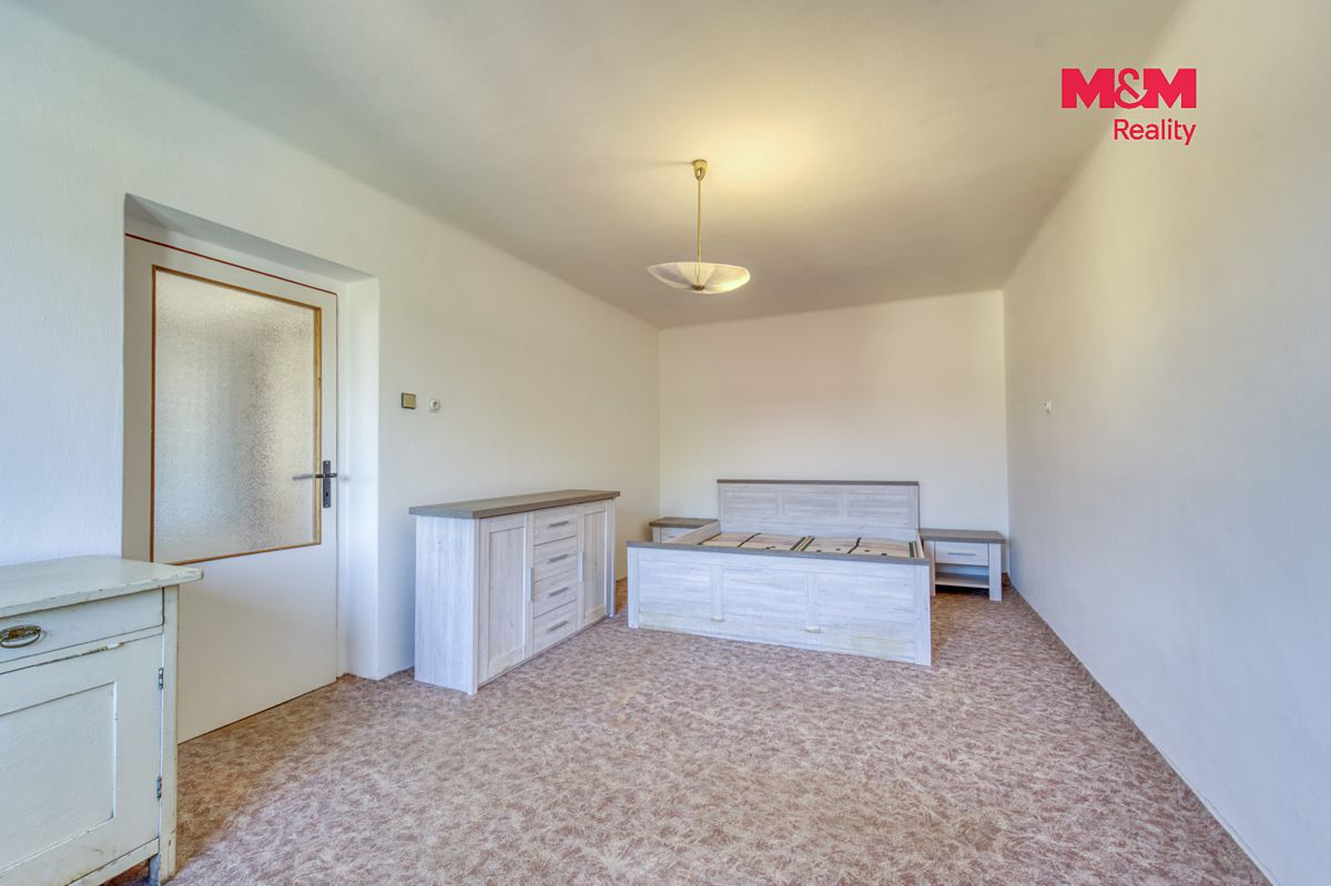 Pronájem rodinného domu 223 m², pozemek 1084 m² – fotografie 3