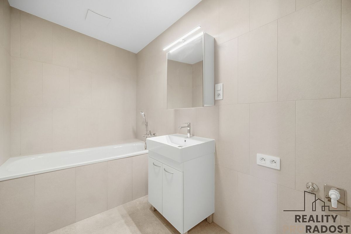 Pronájem bytu 2+kk 62 m² – fotografie 3