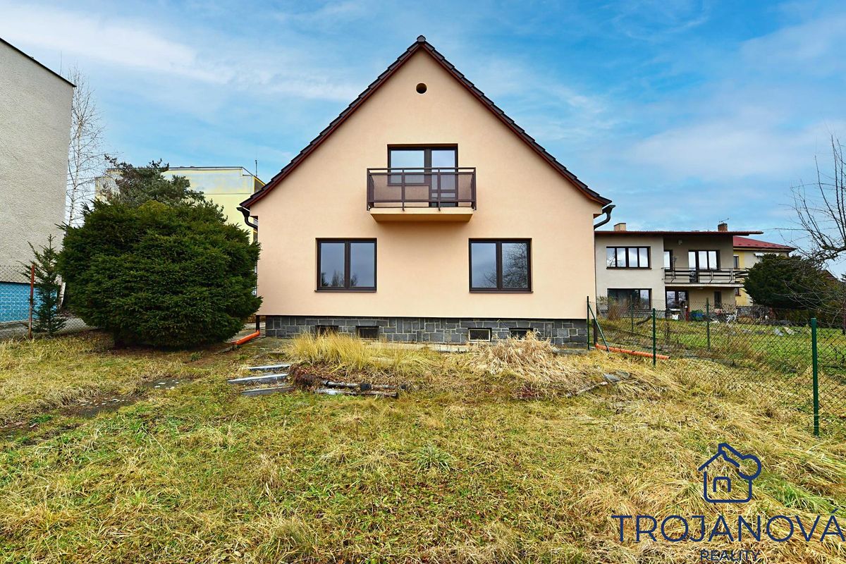 Pronájem rodinného domu 250 m², pozemek 390 m² – fotografie 2