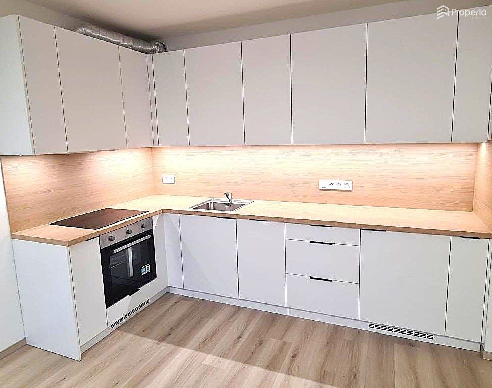 Pronájem bytu 1+kk 33 m² – fotografie 2
