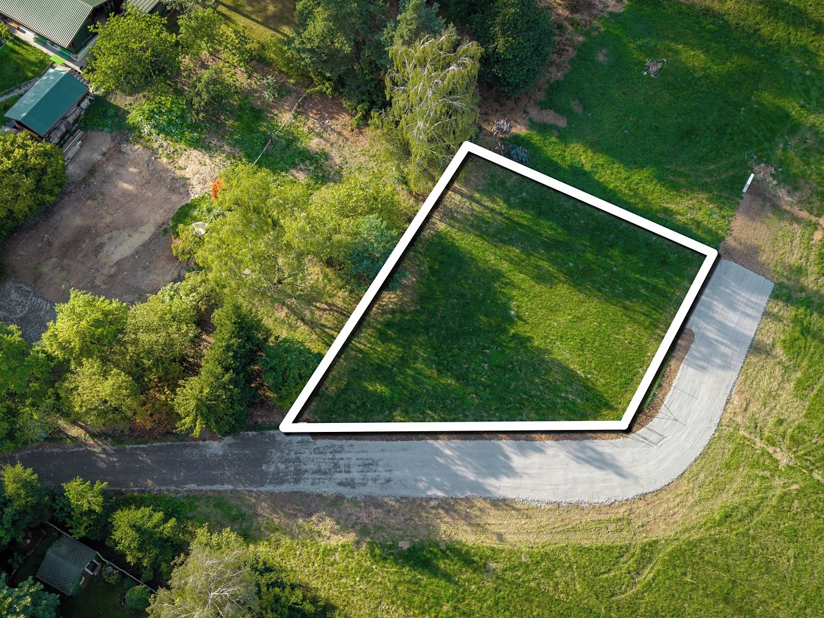 Prodej stavebního pozemku 586 m², Kytín – fotka 1 z 3