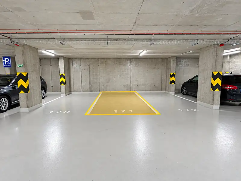 Prodej garážového stání 12 m², Praha – náhled fotky 1