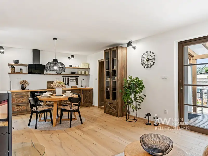 Prodej vily 180 m², pozemek 923 m², Račice – náhled fotky 2