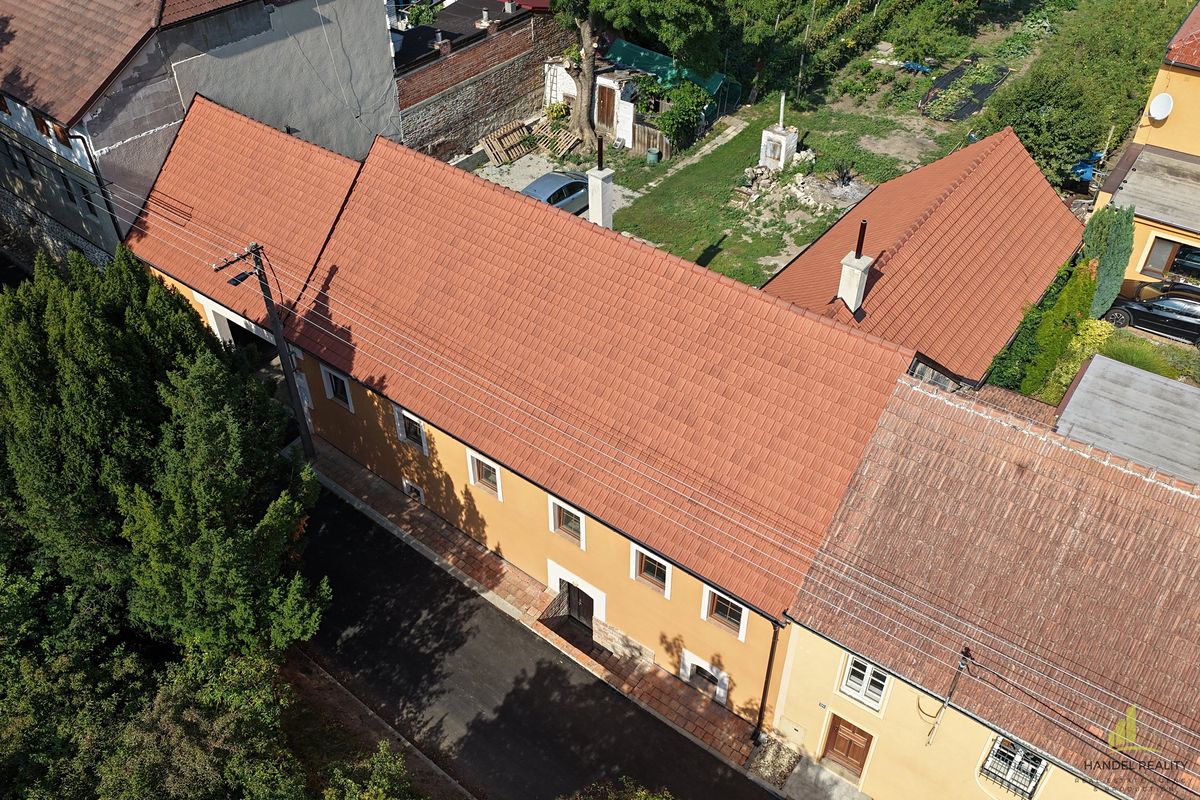 Prodej rodinného domu 400 m², pozemek 1342 m² – fotografie 2