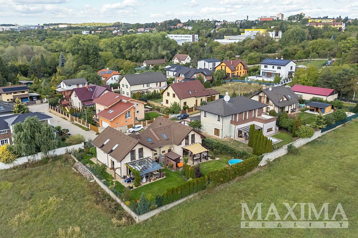 Prodej rodinného domu 168 m², pozemek 470 m² – fotografie 2