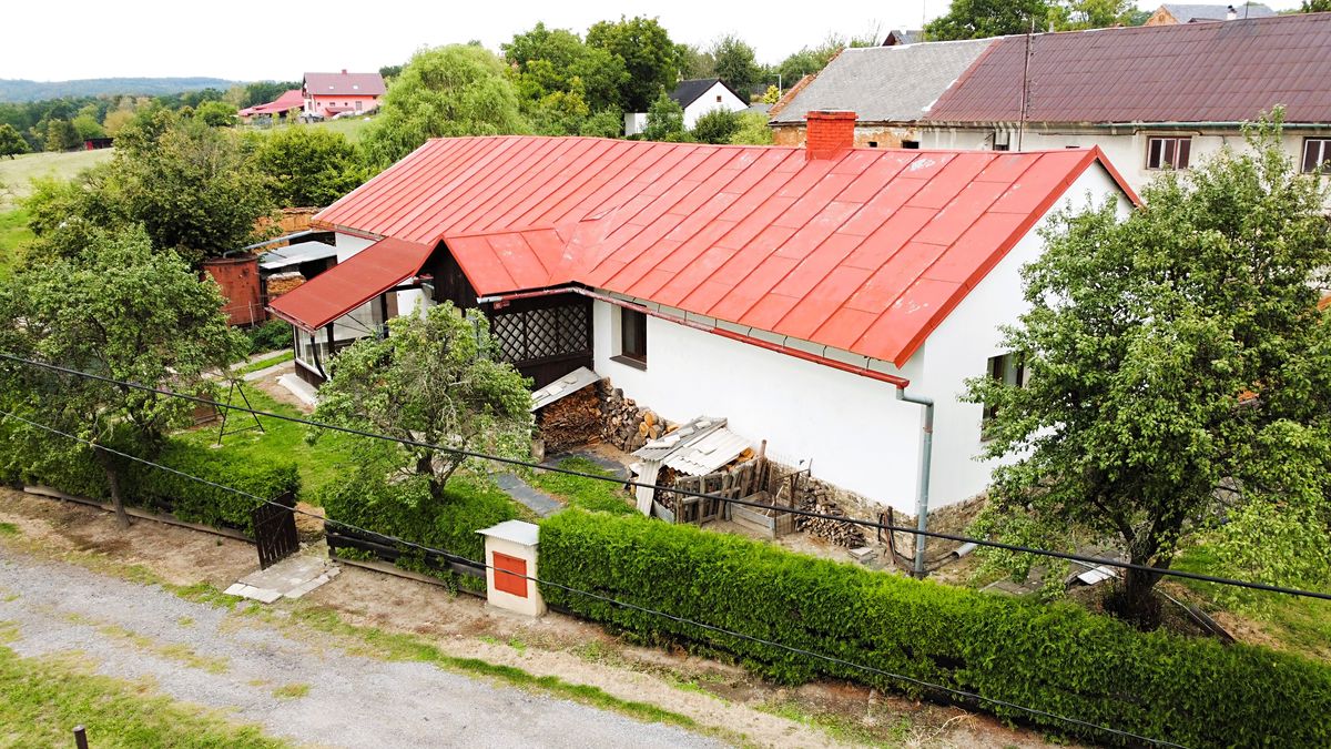 Prodej rodinného domu 220 m², pozemek 2588 m²