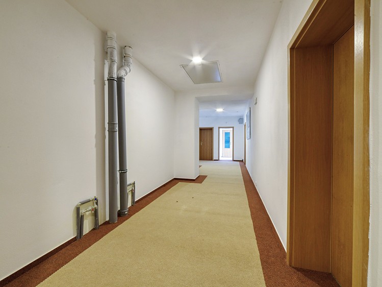 Комерційне приміщення на продаж, 899 м² (46 з 100)