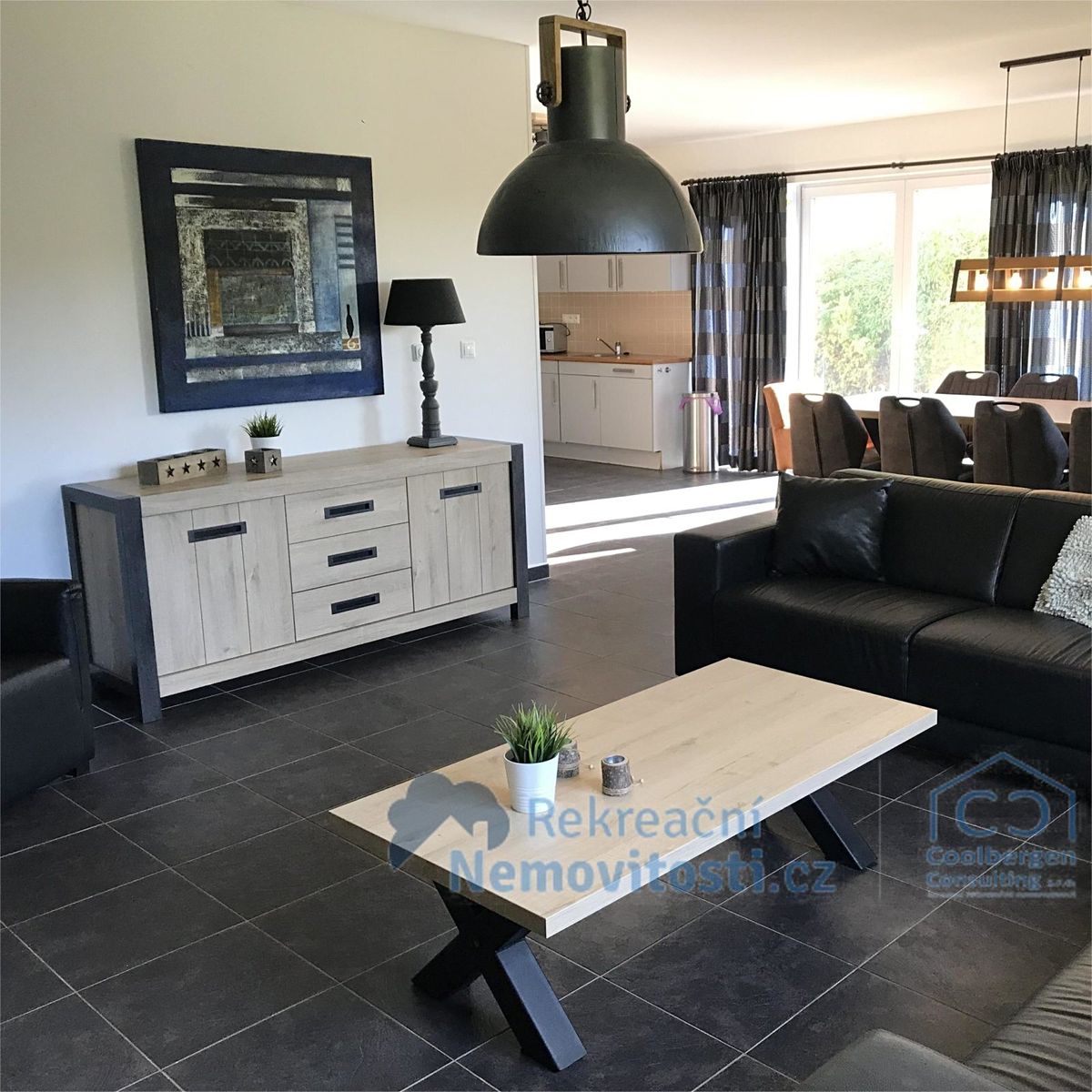 Prodej rodinného domu 220 m², pozemek 878 m² – fotografie 2