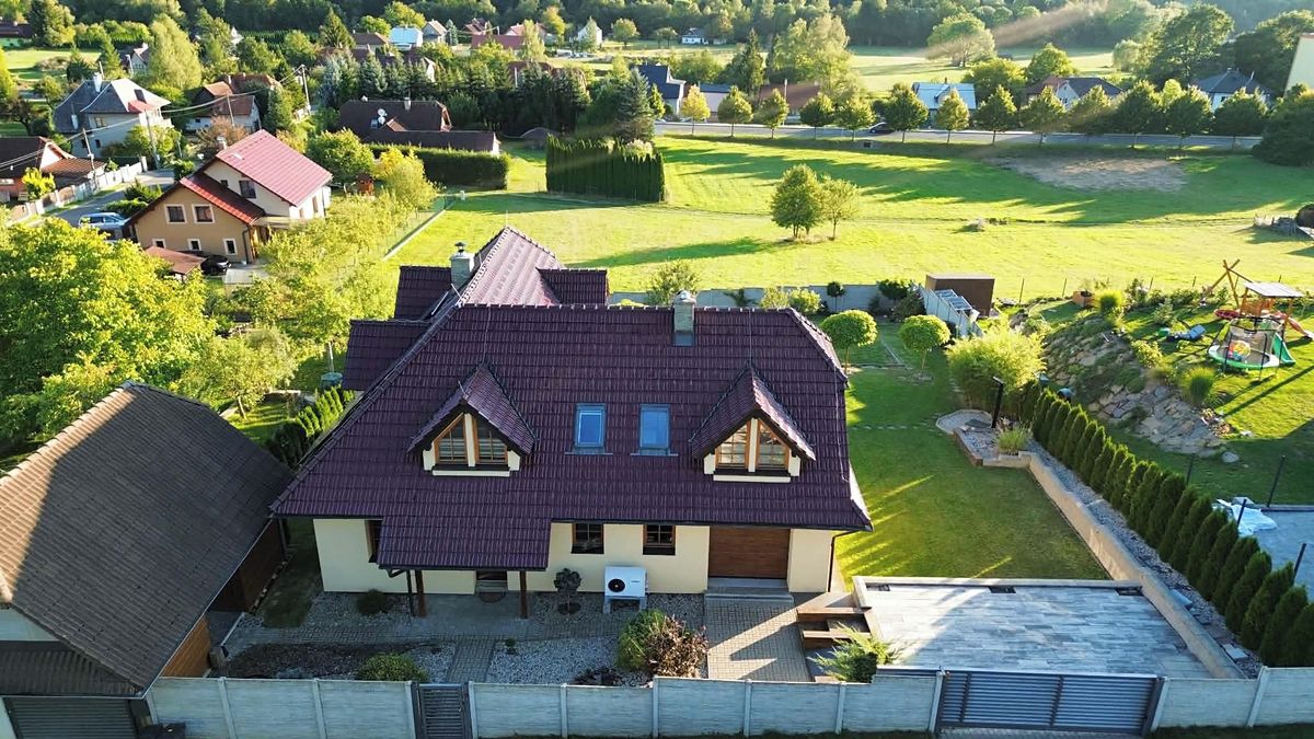 Prodej rodinného domu 237 m², pozemek 1202 m² – fotografie 2