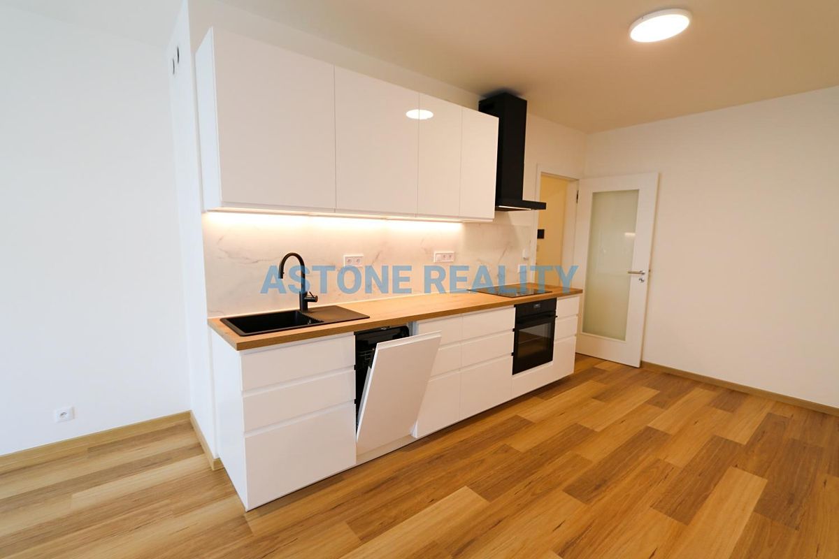 Pronájem bytu 1+kk 37 m²