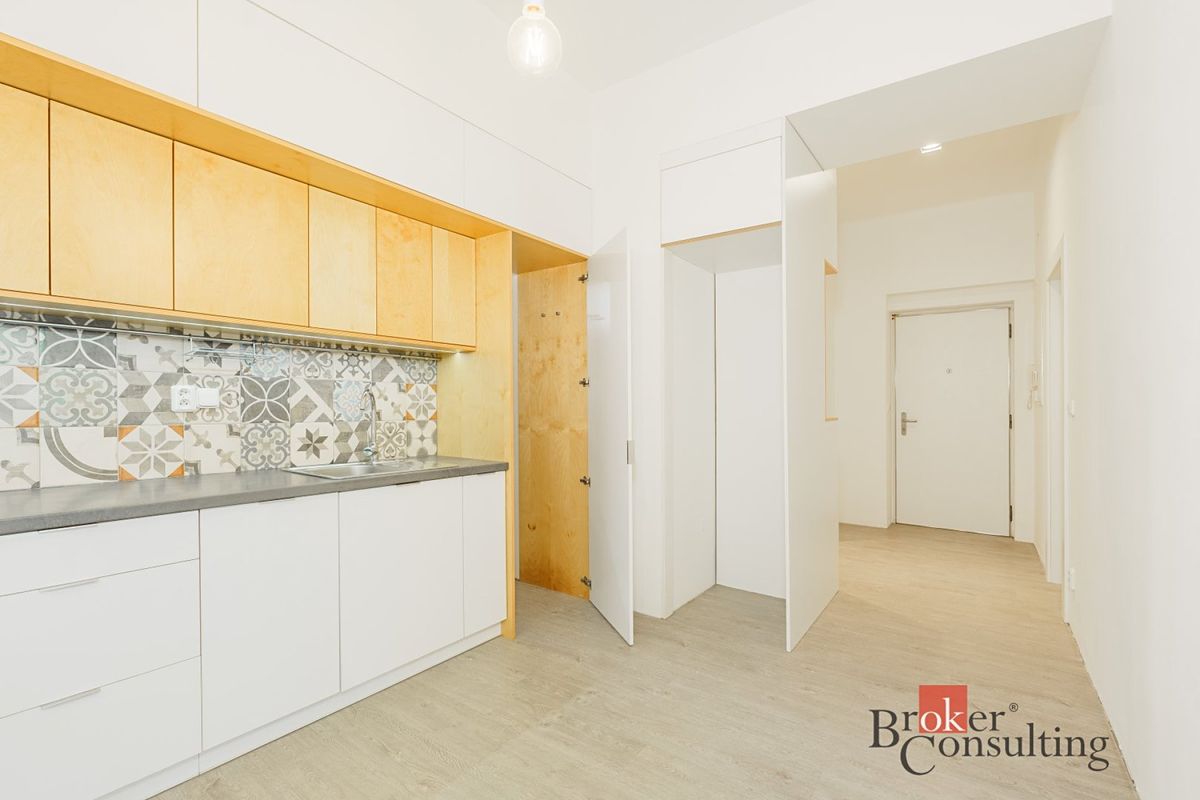 Pronájem bytu 2+1 74 m² – fotografie 3