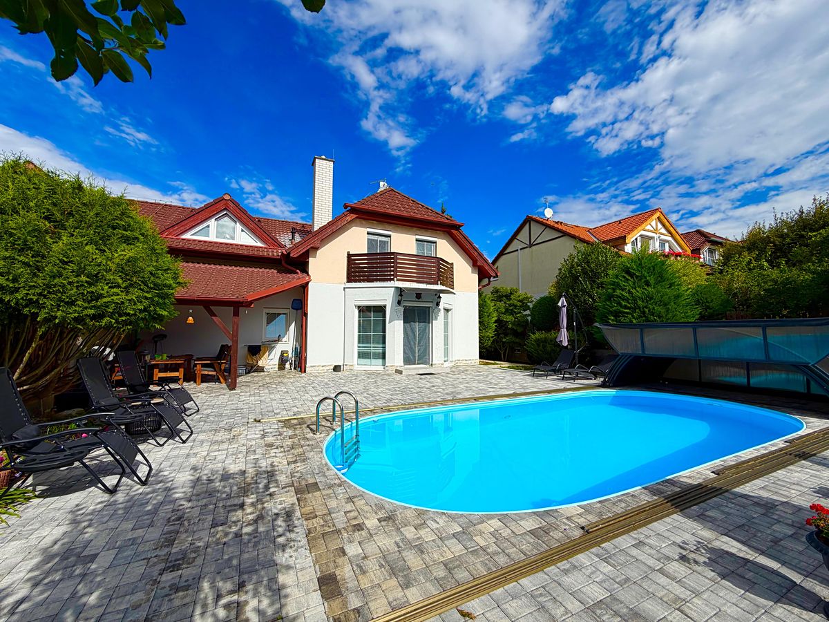 Prodej rodinného domu 182 m², pozemek 672 m²
