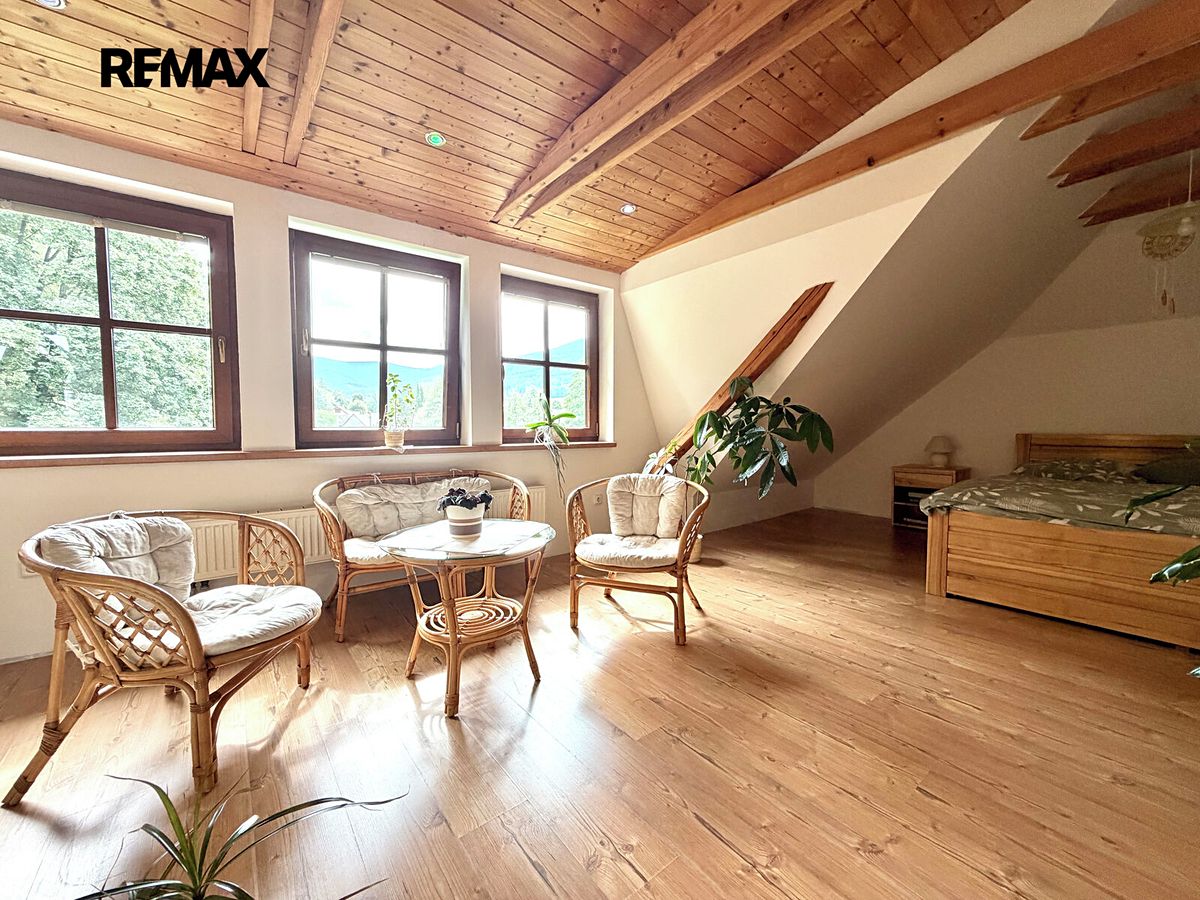 Prodej vícegeneračního domu 240 m², pozemek 1494 m² – fotografie 3