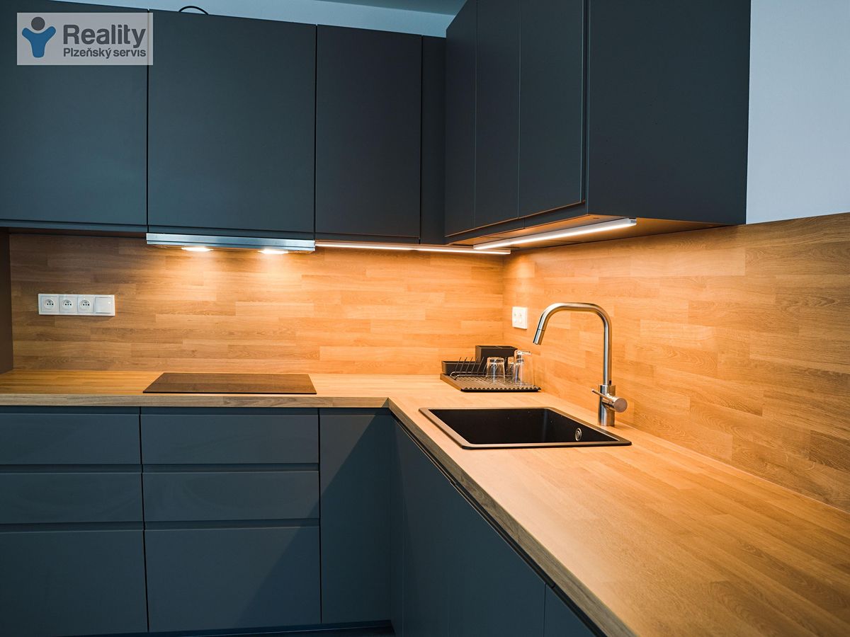 Pronájem bytu 3+kk 82 m²