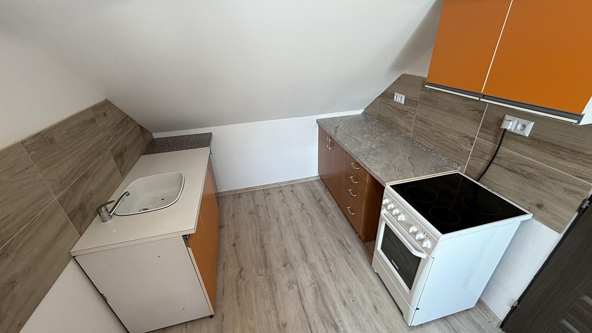 Pronájem bytu 2+1 40 m² – fotografie 4