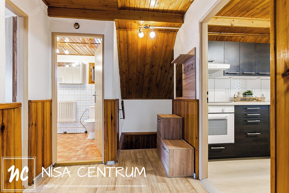 Prodej rodinného domu 220 m², pozemek 1945 m² – fotografie 5