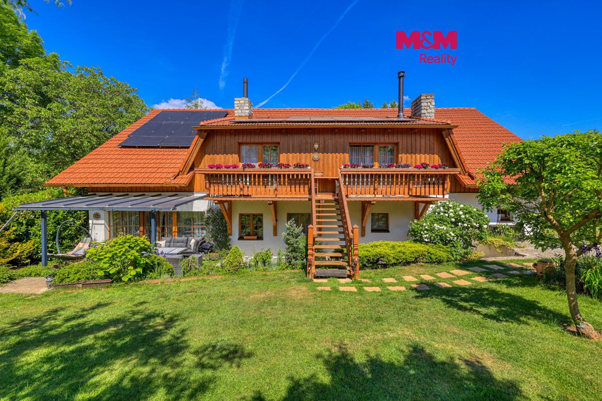 Prodej rodinného domu 466 m², pozemek 2487 m²