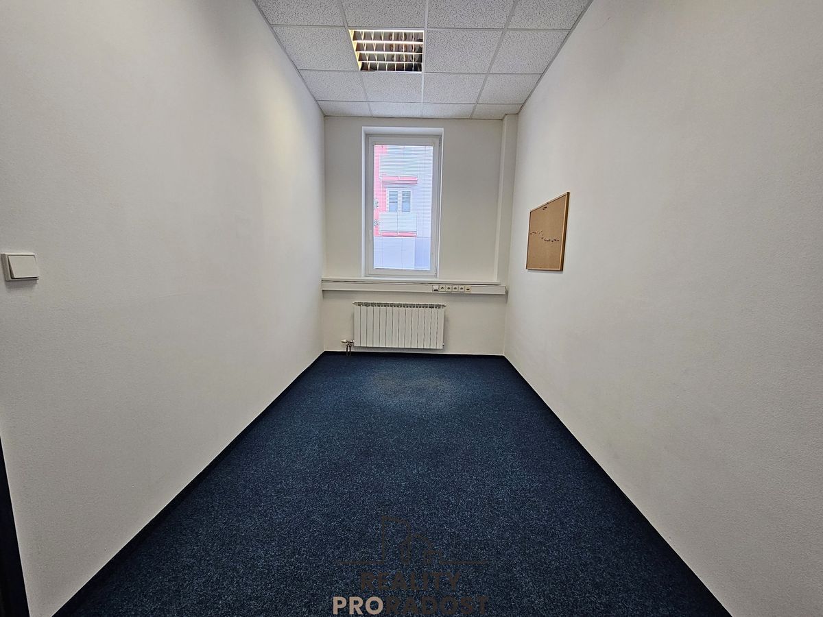 Pronájem kanceláře 130 m² – fotografie 3