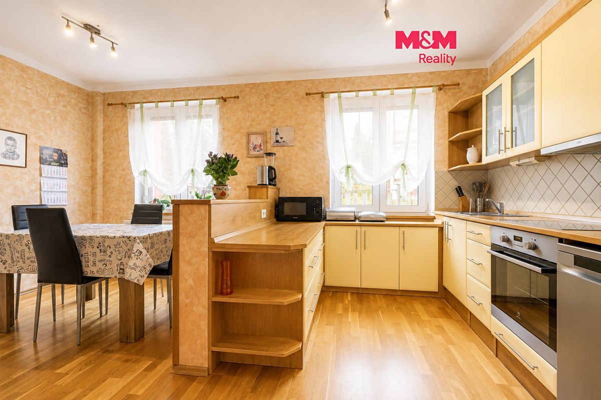 Prodej rodinného domu 156 m², pozemek 830 m²