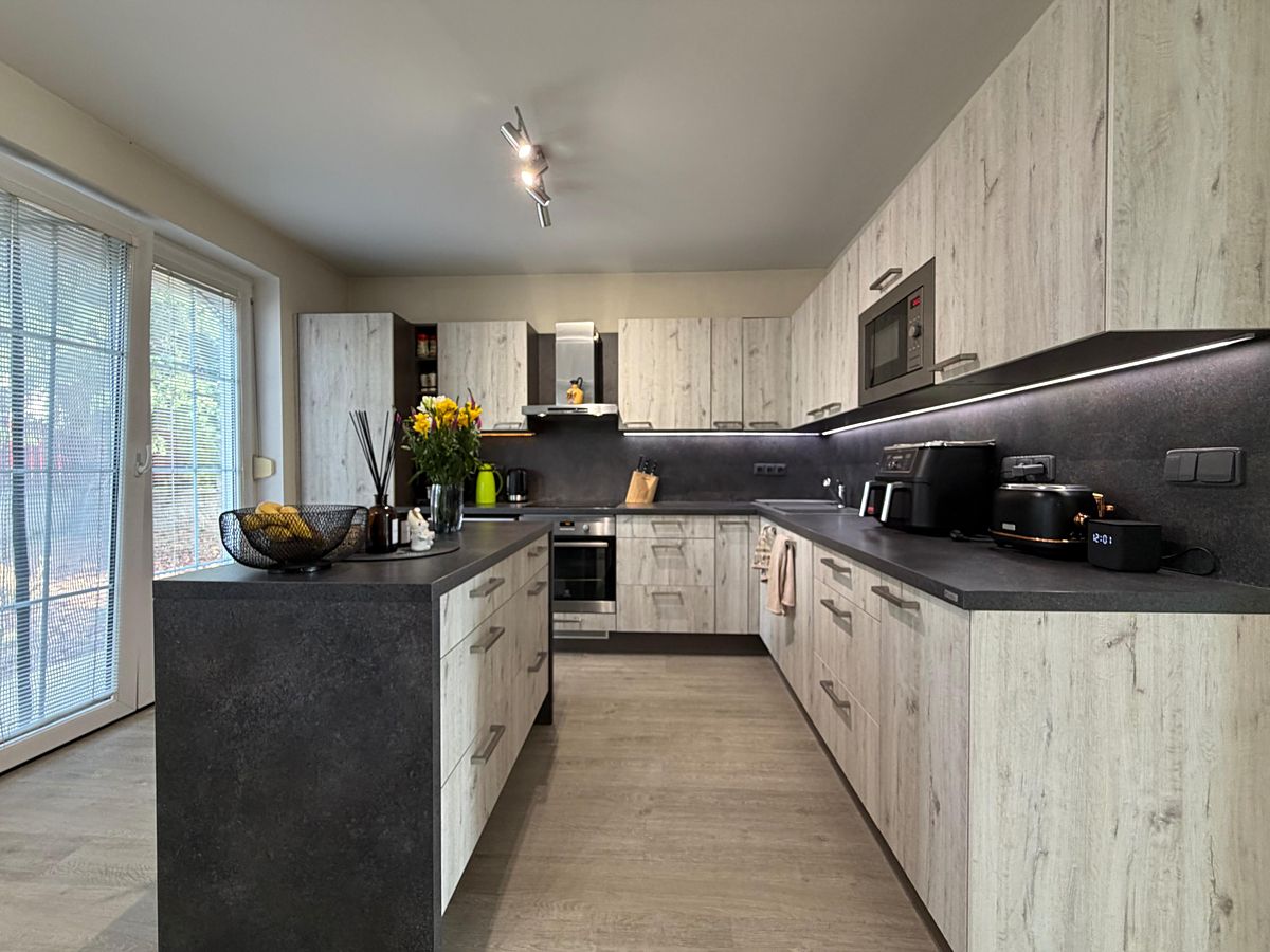 Prodej rodinného domu 182 m², pozemek 672 m² – fotografie 3