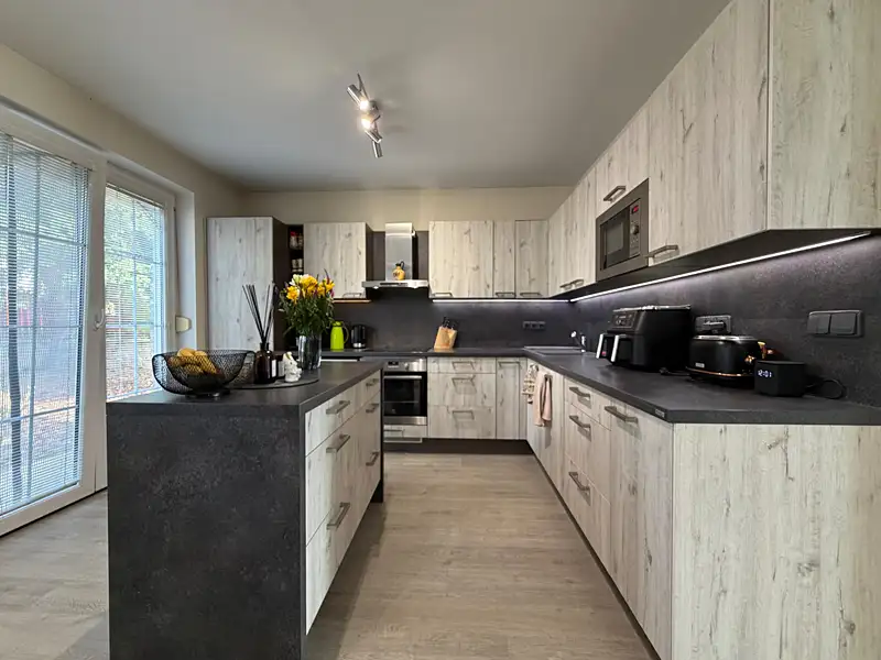 Prodej rodinného domu 182 m², pozemek 672 m², Praha – náhled fotky 3