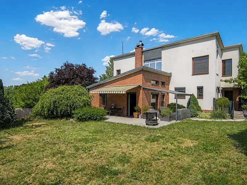 Prodej rodinného domu 258 m², pozemek 756 m², Praha – náhled fotky 1