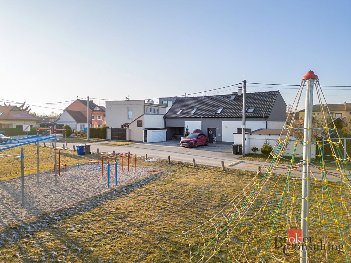 Prodej rodinného domu 120 m², pozemek 230 m² – fotografie 2