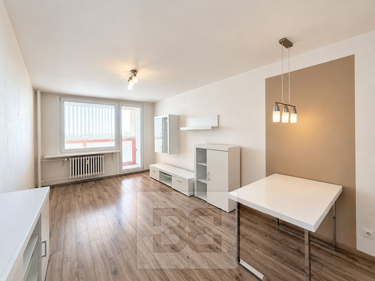 Pronájem bytu 2+kk 48 m² – fotografie 3