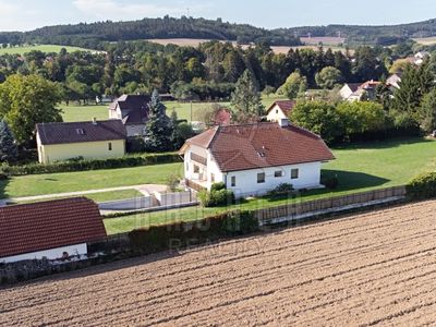 Prodej rodinného domu 330 m², pozemek 3732 m²