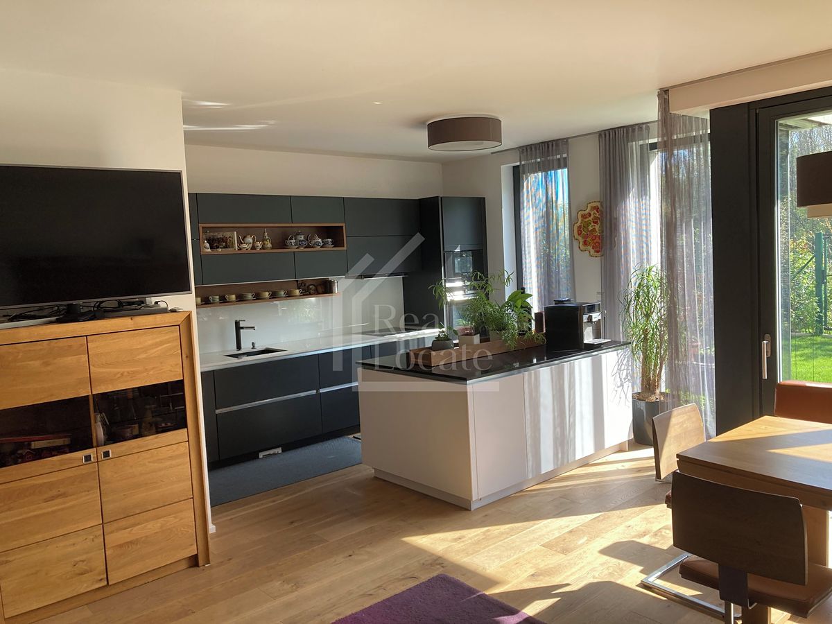 Pronájem rodinného domu 216 m², pozemek 203 m²