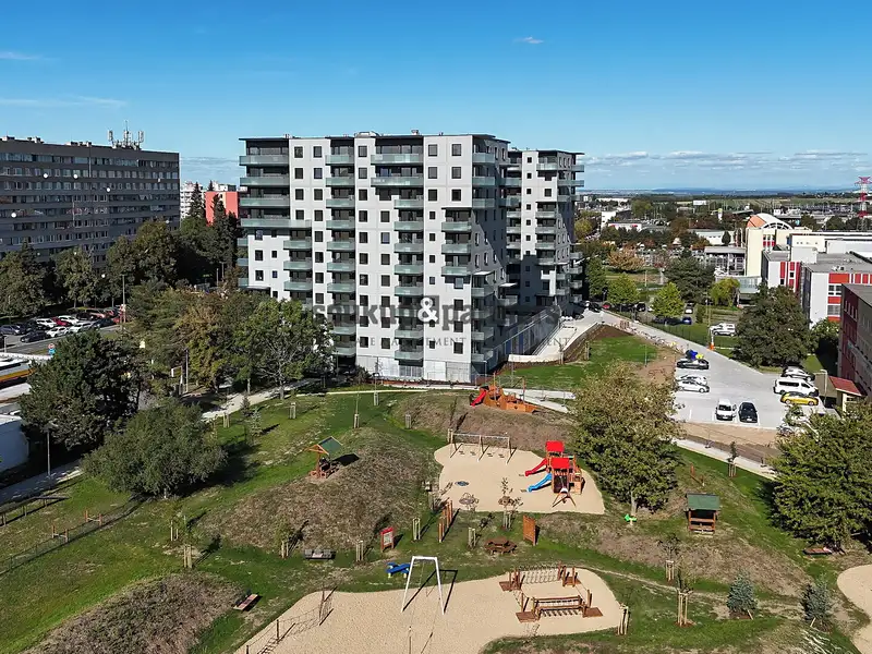 Prodej bytu 1+kk 39 m², Praha – náhled fotky 2