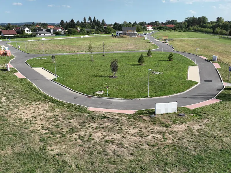 Prodej stavebního pozemku 889 m², Čestlice – náhled fotky 1