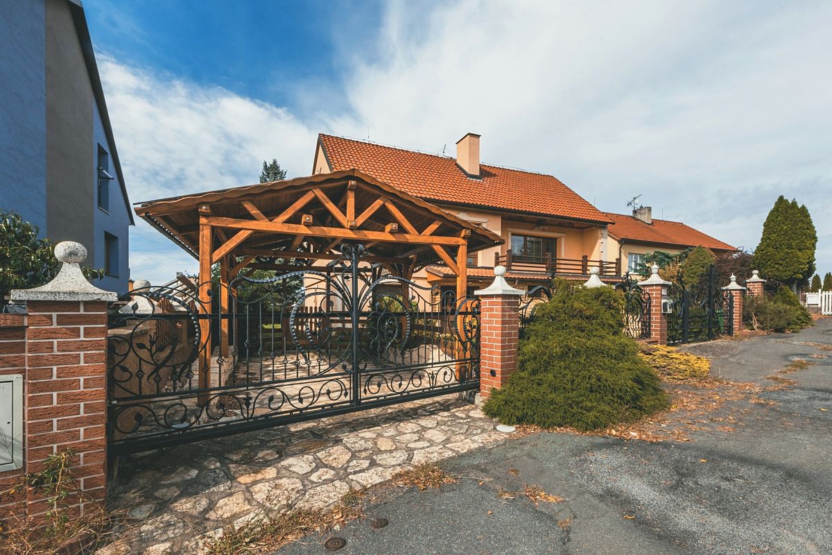 Prodej rodinného domu 240 m², pozemek 681 m²