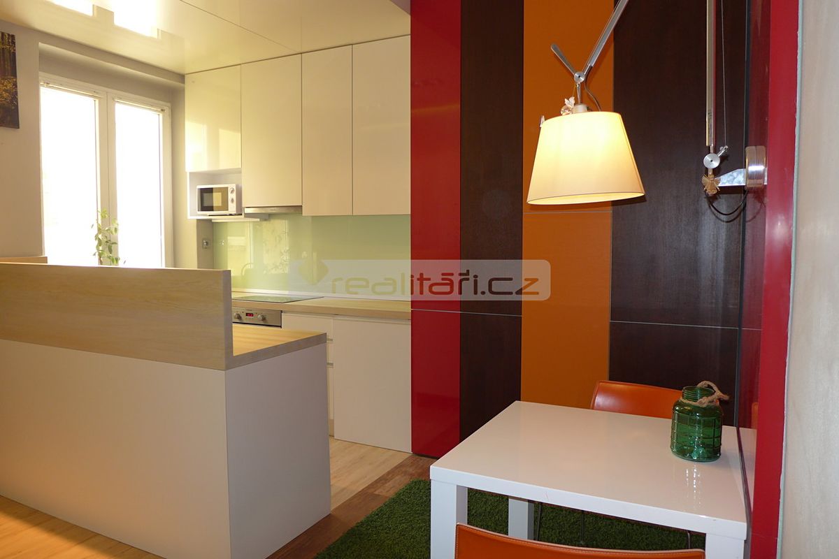 Pronájem bytu 1+1 57 m²