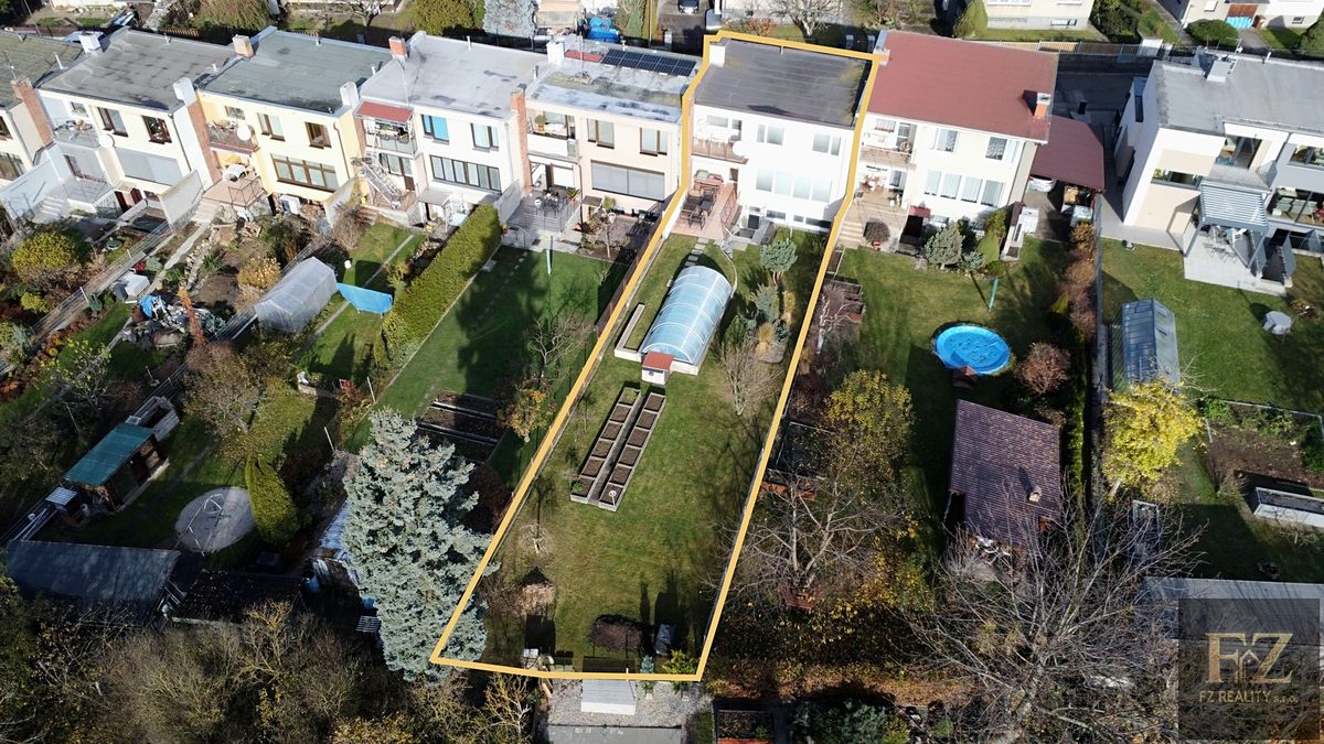 Prodej rodinného domu 280 m², pozemek 466 m², Benešov – fotka 1 z 3