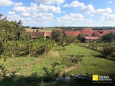 Prodej podílu 9/10  zahrady 686 m²
