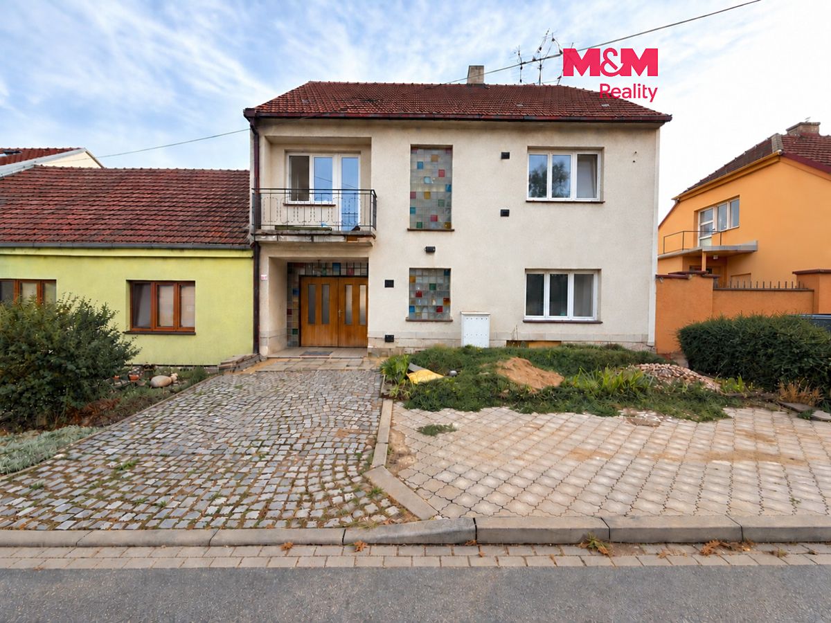 Prodej rodinného domu 225 m², pozemek 777 m²