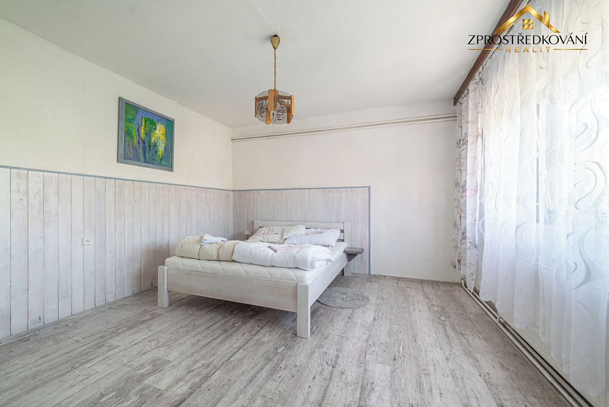 Prodej rodinného domu 250 m², pozemek 382 m² – fotografie 4