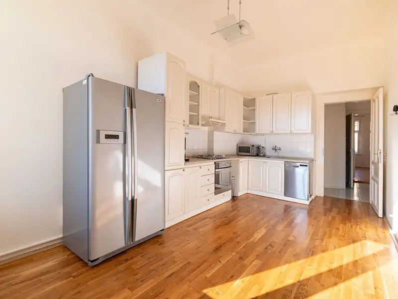 Prodej bytu 2+1 80 m², Praha – náhled fotky 1