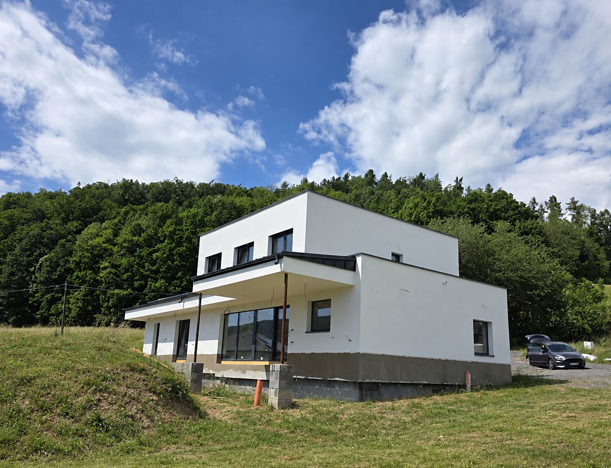 Prodej rodinného domu 200 m², pozemek 4000 m² – fotografie 2