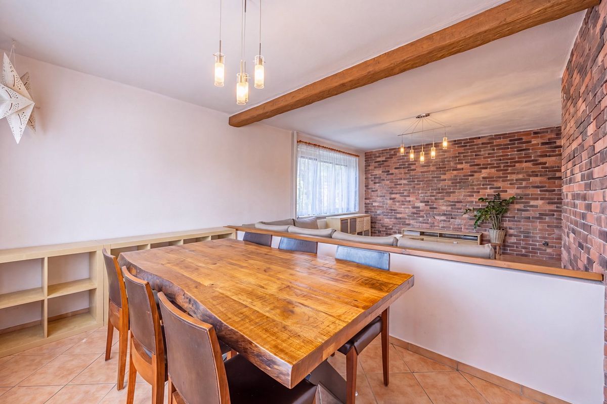 Prodej rodinného domu 220 m², pozemek 996 m² – fotografie 4