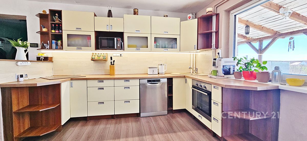Prodej rodinného domu 140 m², pozemek 1045 m²