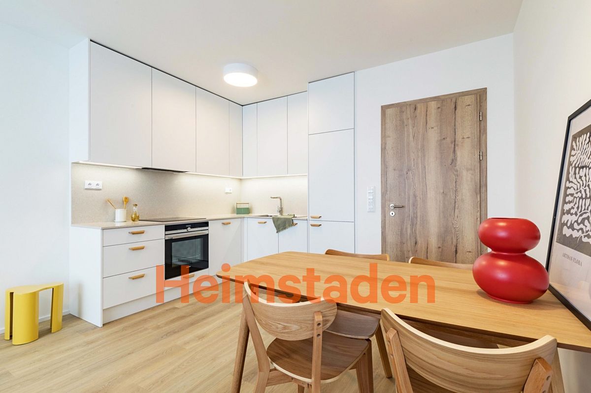 Pronájem bytu 2+kk 61 m² – fotografie 2
