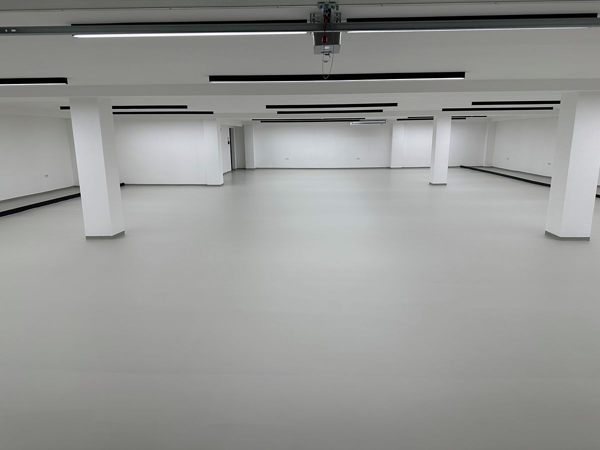 Pronájem garáže 300 m²
