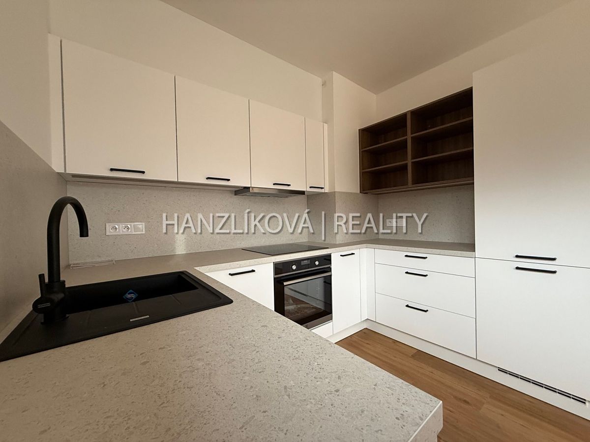 Pronájem bytu 3+kk 80 m²
