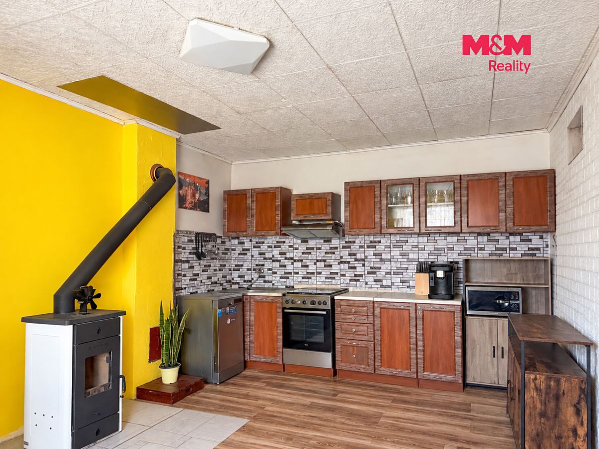 Prodej rodinného domu 90 m², pozemek 988 m² – fotografie 2