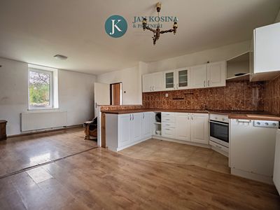 Prodej rodinného domu 200 m², pozemek 1384 m²