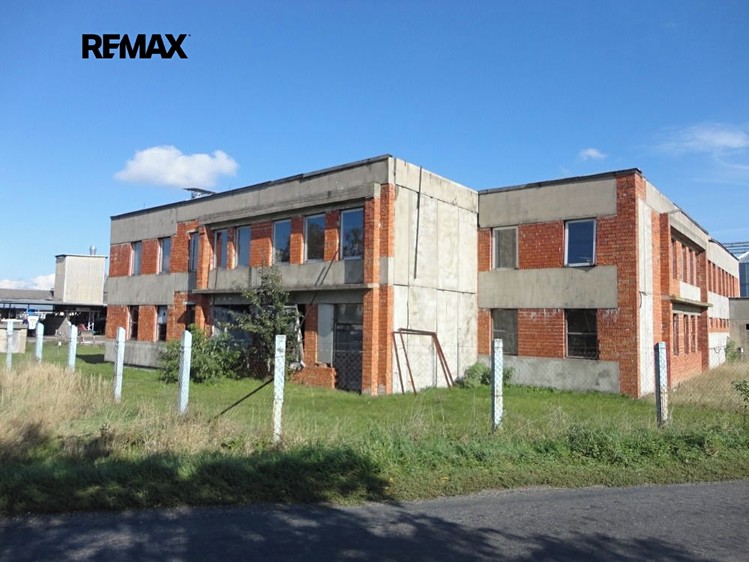 Комерційне приміщення на продаж, 1 600 м² (1 з 16)